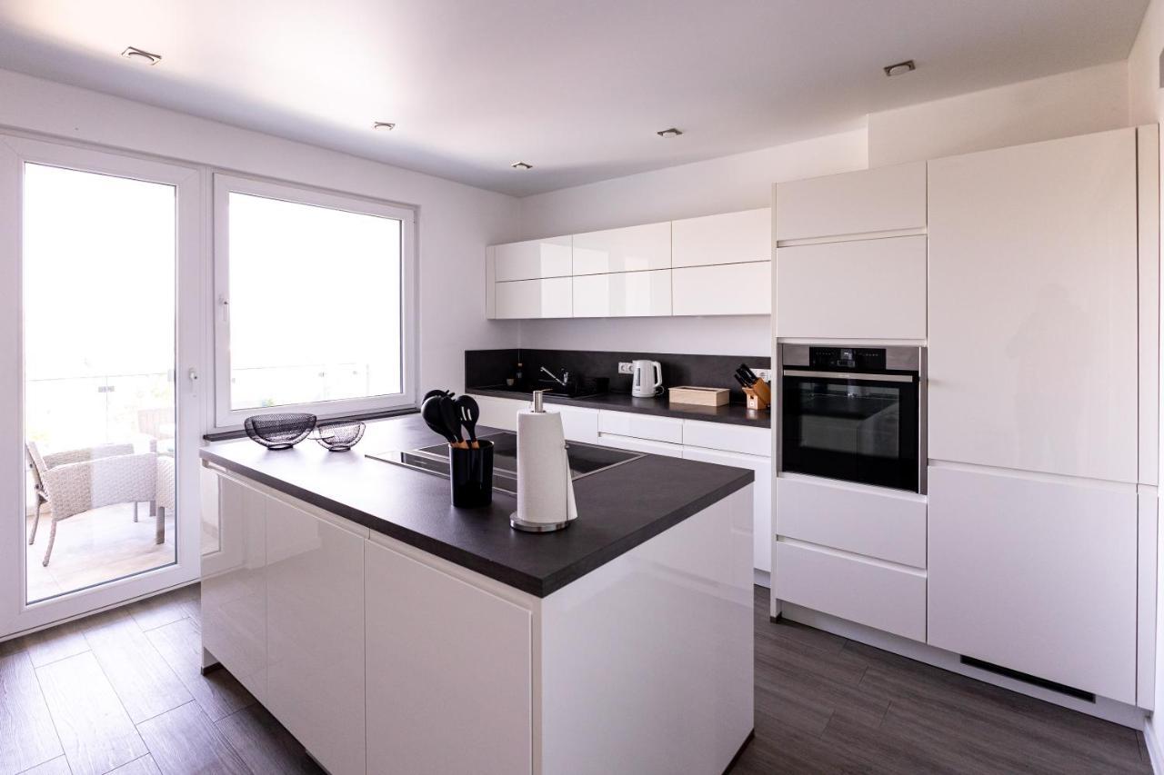 Design Apartment Zentral Fuer 6 In Andernach: Ausblick, Wifi, Kueche 외부 사진